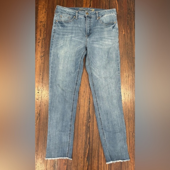 Seven7 Women’s Weekend Slim Fit Light Wash Raw Hem Blue Jean Sz 10 109890 - Picture 1 of 7